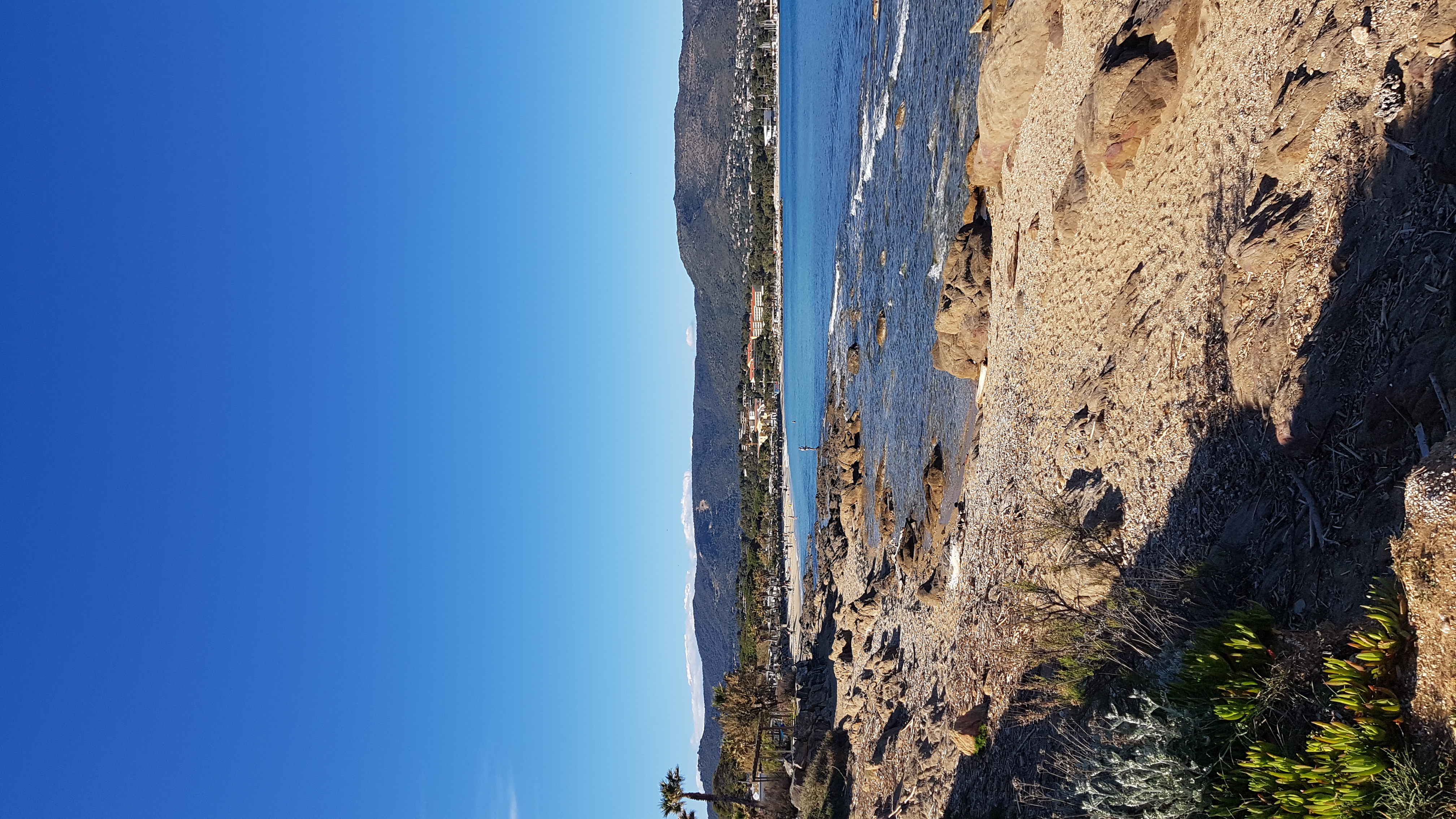 Plage et criques de La Favière à 200m
